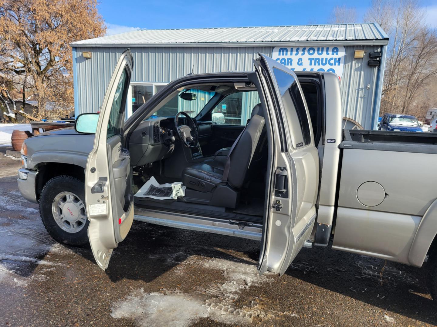 2003 Silver Birch /Tan GMC Sierra 1500 Z71 (1GTEK19T93E) with an 5.3L V8 engine, Automatic transmission, located at 450 N Russell, Missoula, MT, 59801, (406) 543-6600, 46.874496, -114.017433 - Photo#12